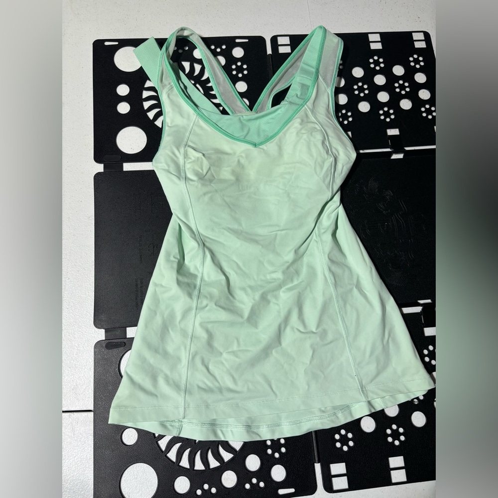 Size 4 lululemon tank top